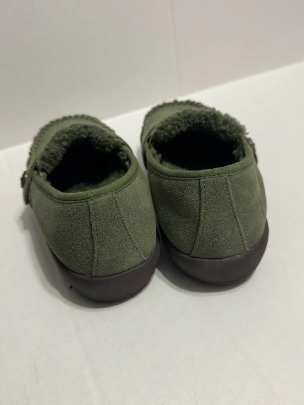 Revitalign Siesta Orthotic
Moccasin Suede Slippers Olive
Green Women’s Size 7.5 - Picture 6 of 6